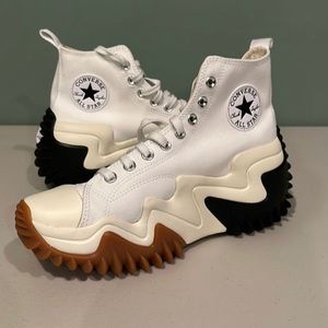 Brand new. Never worn. Men’s 9. Orders by mistake wanted 9 women’s. No box.